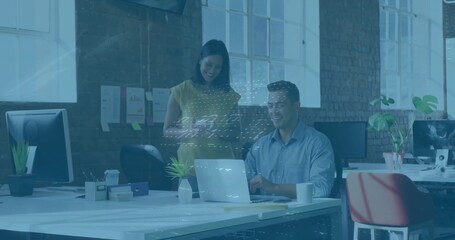 Obraz premium Collaborating colleagues discussing reports in open-plan office, with laptop smartphone