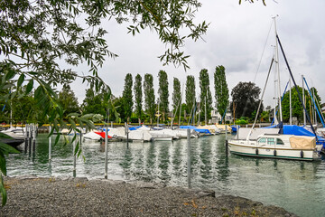 Güttingen, Bodensee, Seeufer, Seerundfahrt, Hafen, Schiffe, Boote, Bootssteg, Schilf, Wasservögel, Naturschutz, Uferweg, Wanderweg, Sommer, Ostschweiz, Thurgau, Schweiz