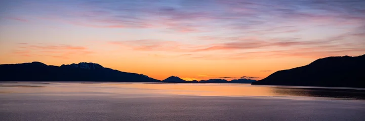 Selbstklebende Fototapeten Sonnenuntergang Meer sunset over the sea  © Haojie