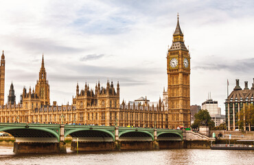 Obraz premium London cityscape with Elizabeth Tower and Gothic architecture of Parliament buildings