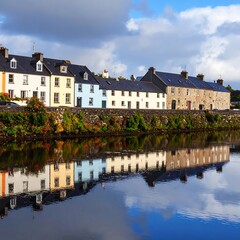 Fototapeta premium Colorful houses reflecting on a calm river