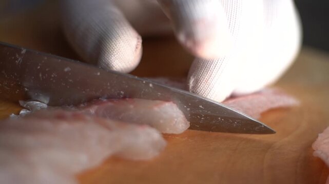 Fisherman Preparing Mandarin Fish Sashimi (Hoe) in Korea - 한국 민물고기 쏘가리회 손질