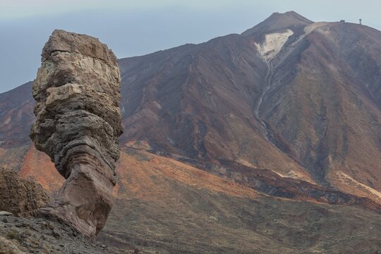 Panorama at sunrise on the Roque Chinchado, also known as the Stone Tree or Finger of God, landmark of the island, Los Roques de Garcia, behind it the Pico del Teide, 3717m, Las Ca&ntilde;adas, Teide National Park, Tenerife, Canary Islands, Spain