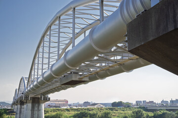 左下から見た水管橋・水道橋