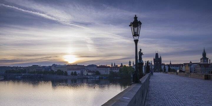 Charles Bridge with Old Town Bridge Tower, UNESCO World Heritage Site, Prague, Czech Republic