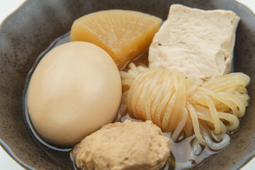 日本の食べ物・おでん【大根・しらたき・たまご・豆腐・鶏団子(鶏つくね)】