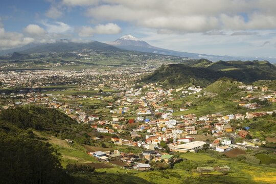 Panorama from Mirador de Jardina to San Cristobal de La Laguna, behind it the Pico de Teide, 3718m, Tenerife, Canary Islands, Spain