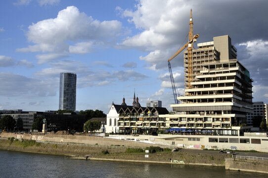 The Lufthansa high-rise (headquarters of the German airline until 2007) on the banks of the Rhine in Deutz becomes MaxCologne, renovation until 2012, Cologne, North Rhine-Westphalia, Germany