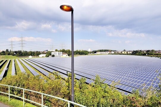 In Troisdorf-Oberlar, the currently largest ground-mounted photovoltaic system in North Rhine-Westphalia is installed on an area of 80, 000 square metres with an output of 3600 kWp, Troisdorf, North Rhine-Westphalia, Germany