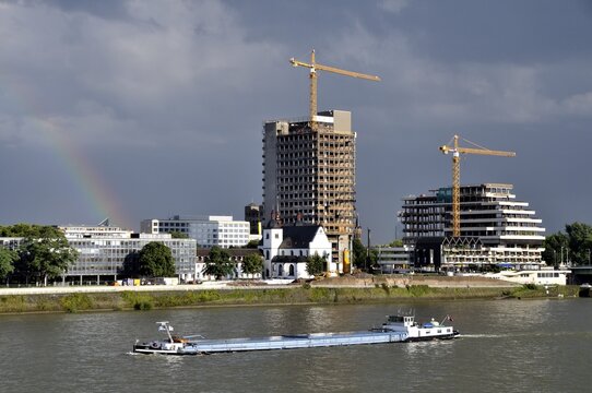 The Lufthansa high-rise (headquarters of the German airline until 2007) on the banks of the Rhine in Deutz becomes MaxCologne, renovation until 2012, Cologne, North Rhine-Westphalia, Germany