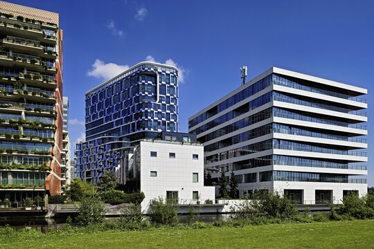 Left residential building The George, architects dok, centre office building NautaDutilh by architects UN studio, Zuidas financial district, Amsterdam, North Holland, Netherlands
