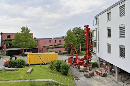 Drilling machine for drilling boreholes with sludge trough, Canton Zug, Switzerland
