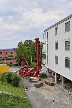 Drilling machine for the construction of boreholes for geothermal probes, Canton Zug, Switzerland