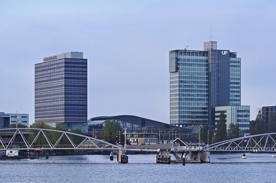 Pedestrian bridge to the science centre NEMO at the Osterdok, behind M&ouml;venpickhotel and Up Office Building, Piet Heinkade, Amsterdam, North Holland, Netherlands