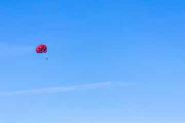 Parasailing Adrenaline Sport © ANDREW NORRIS