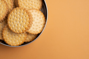 Cookies in a metal box on a light background. Homemade cookies in eco-friendly packaging. Composition for branding, delivery, or catering concepts. Sweet snack.