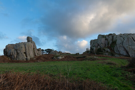 Coucher du soleil sur la c&ocirc;te de Plougrescant - Bretagne France