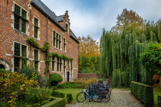 Bikes and brick houses in Groot Begijnhof Leuven