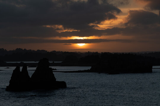 Coucher du soleil sur la c&ocirc;te de Plougrescant - Bretagne France