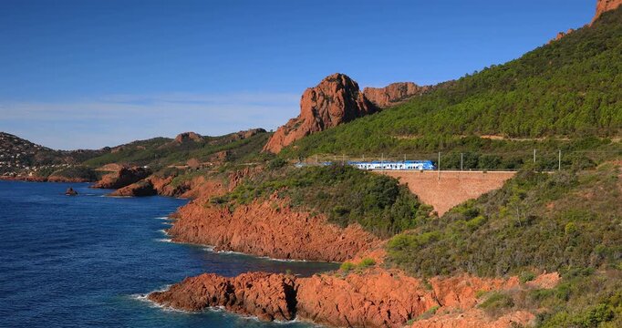 Transport ferroviaire le long du Massif de l'Esterel