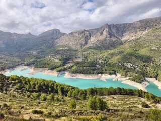 Experience the stunning beauty of a mountain lake with emerald waters surrounded by pristine nature