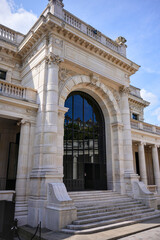 Obraz premium Arched stone entrance of fashion museum in Paris