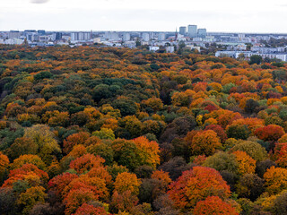Warszawa, panorama miasta widoczna z okolicy Starych Powązek, jesień © hunter76