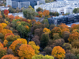 Warszawa, panorama miasta widoczna z okolicy Starych Powązek, jesień © hunter76