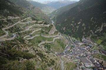 Camino monta&ntilde;a curvas
