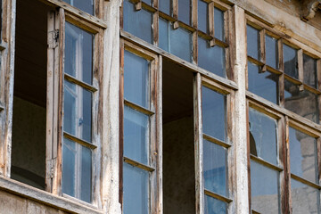 Fototapeta premium Old Wooden Window with Broken Glass