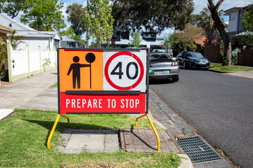 sign road prepare to stop/ sign 40	