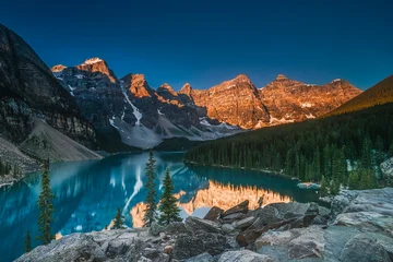 Fotobehang Nachtblauw Stunning landscapes in the Canadian Rockies, Alberta, Canada. Towering snow-capped mountains, alpine lakes, and pristine wilderness showcase the natural beauty of the Rockies.  © hashlina