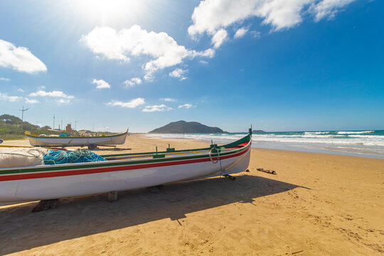 barco de pesca da tainha   Florianopolis  Florian&oacute;polis Santa Catarina Brasil praia do Santinho  Ingleses