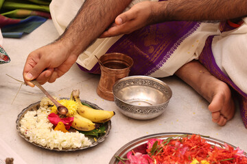 performing pooja in hindu indian tradition