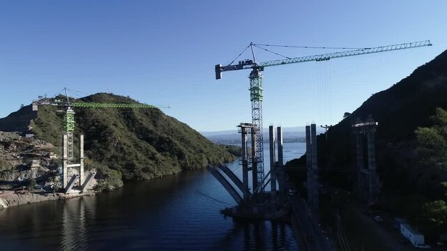 Grua sobre el agua
