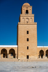 Obraz premium Courtyard and tower of Kairouan Grand Mosque