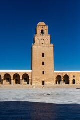 Obraz premium Courtyard and tower of Kairouan Grand Mosque