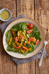 Spinach Salad with Avocado and Bell Pepper