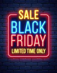 Obraz premium A vibrant neon sign glows with a Black Friday Sale message, showcasing limited time discounts against a dark brick wall.