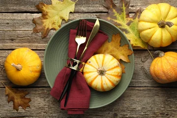 Fototapete Zu Essen Beautiful table setting with autumn decor on wooden background, flat lay  © New Africa