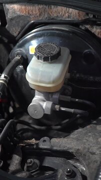 The master cylinder of the vehicle's brake system. The vehicle's brake system. Brake fluid reservoir.