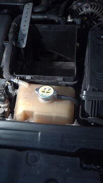 Car engine cooling system. Antifreeze expansion tank.