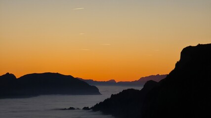 Sonnenuntergang über dem Nebelmeeer.