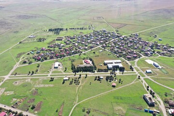 Udabno – Dorf in Georgiens Steppe aus der Luft mit Drohne