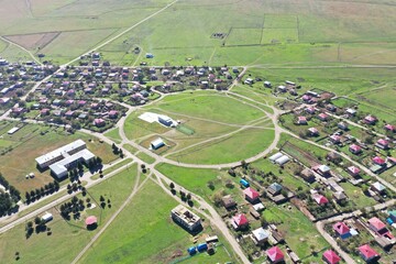 Udabno – Dorf in Georgiens Steppe aus der Luft mit Drohne