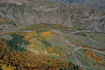 Stepanzminda in Georgien von oben – Luftbildaufnahmen