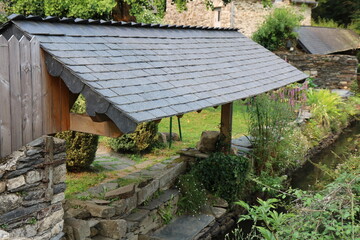 Ancien lavoir, village de Rochefort en Terre, département du Morbihan, Bretagne, France
