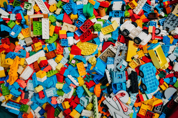 Naklejka premium Prague, Czechia - September 20, 2025: Colorful pile of assorted lego plastic construction bricks