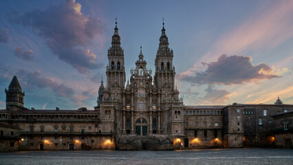 Fototapeta premium This impressive image captures the majesty of the Santiago de Compostela Cathedral as seen from the historic Plaza del Obradoiro