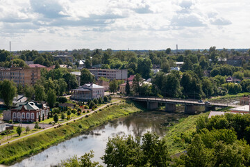 Obraz premium KASHIN, TVER Region, RUSSIA - July 07, 2025: View of the historical center of the ancient Russian city and the Kashinka River